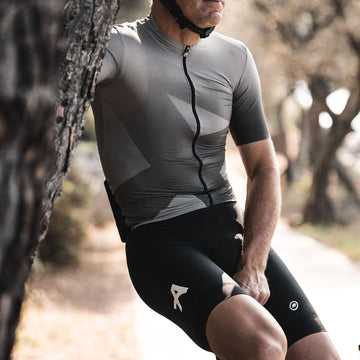 The ultimate guide for picking a road cycling jersey