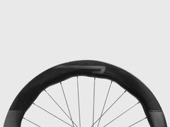 Princeton Carbonworks Wake 6560 carbon road bike wheels for disc brakes – aerodynamic and lightweight.