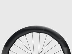 Princeton Carbonworks Wake 6560 carbon road bike wheels for disc brakes – aerodynamic and lightweight.